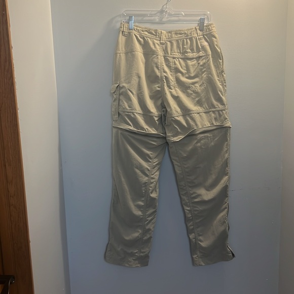 Women’s M Columbia GRT cargo khakis, sporty, zippers, shorts and pants - Picture 10 of 12
